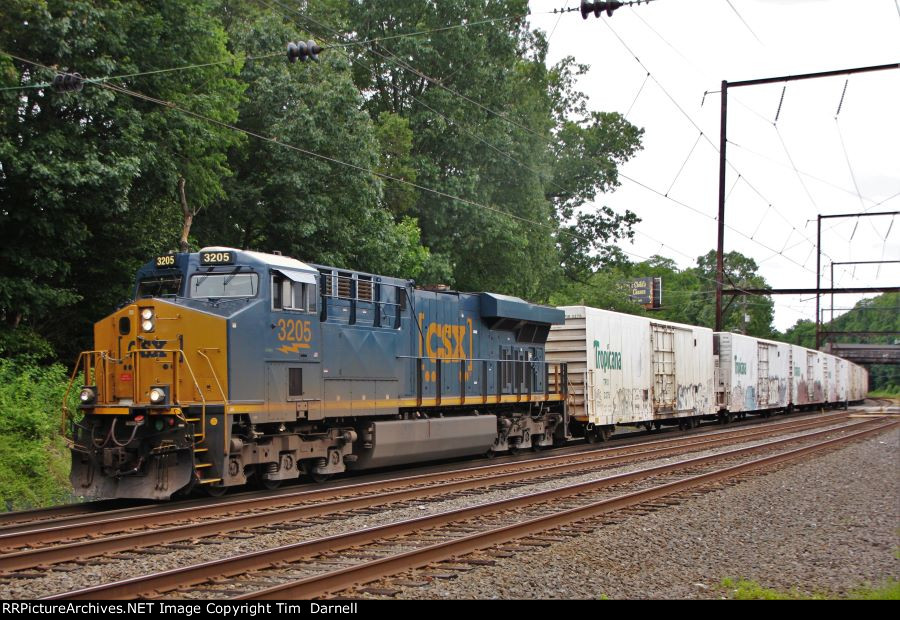 CSX 3205 on Q032